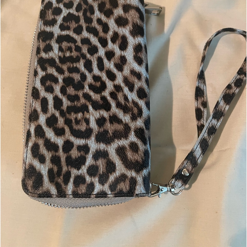 Blue leopard printed wallet case.